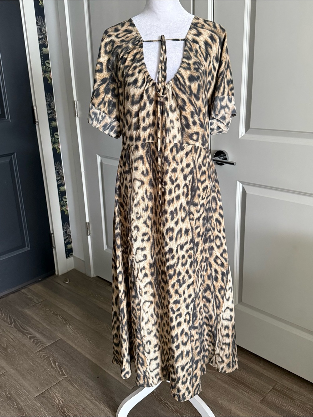 Victoria Beckham Leopard Print Short Sleeve Midi Dress Size 8